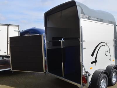 Cheval Liberte Gold Origins Eisengrau-20