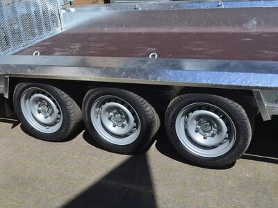 Vlemmix Baumaschinentransporter 3500 kg 400x180 3 Achsen