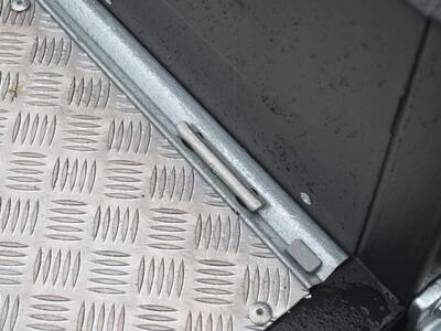 Saris Magnum 3500 Kg 306x170x30 Black Edition Schienen