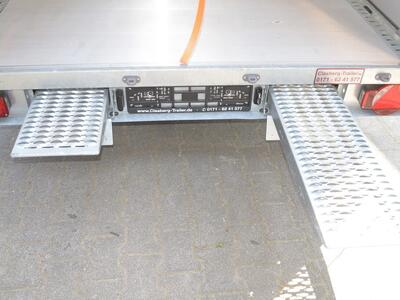 Humbaur Universal 3000 Aluboden und Plane mit Rollo hinten