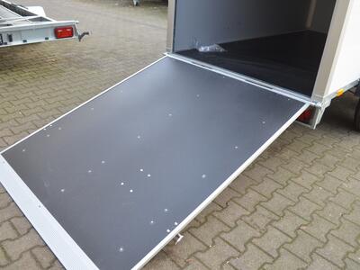 Saris Kofferanhänger 2700 Kg 306x154x180 Rampe