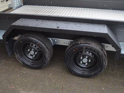 Saris Magnum 3500 Kg 306x170x30 Black Edition Schienen