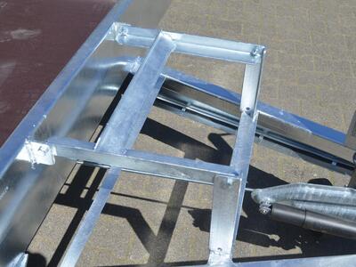 Vlemmix Baumaschinentransporter 3500 kg 400x180 3 Achsen