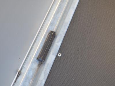 Saris Hochlader 2000 Kg 3060x1700x1800 mm Plane schwarz