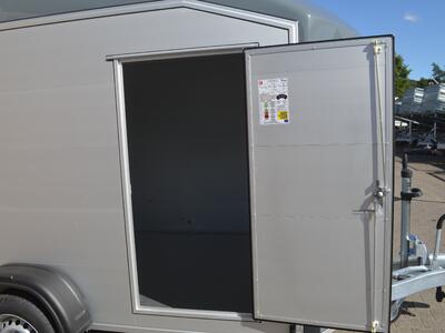 Debon Kofferanhänger 2600 Kg 3760x1810x2010 mm Roadster C700 Eisengrau