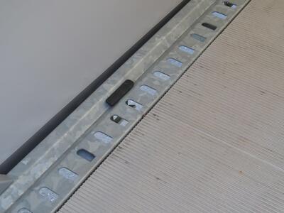 Humbaur Universal 3000 Aluboden und Plane mit Rollo hinten